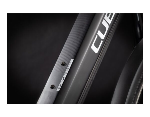 Cube Touring Hybride Pro 625 noir et blanc – Image 6